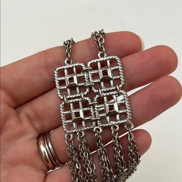 Elegant Silver Chain Necklace with Tassel - Picture 3 of 6